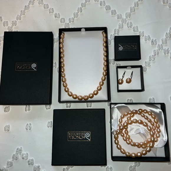 Honora Peach Pearl Set (Earrings, Necklace, Bracelets) - Picture 3 of 3